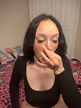 strwbrrymilk online show from April 9, 3:30 am