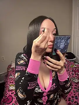 strwbrrymilk online show from March 31, 3:41 am