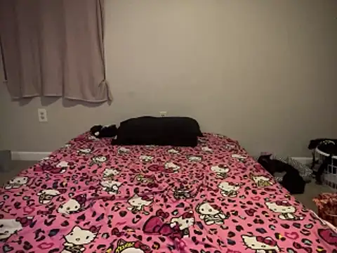 Snapshot of strwbrrymilk chatting on February 23, 3:52 am strwbrrymilk online show from February 23, 3:52 am