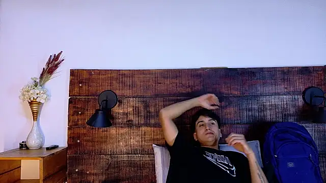 Snapshot of Esmeralda_and_Naim chatting on March 3, 7:32 pm Esmeralda and Naim online show from March 3, 7:32 pm