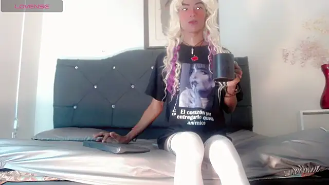 suzume Mendez online show from March 19, 11:32 am