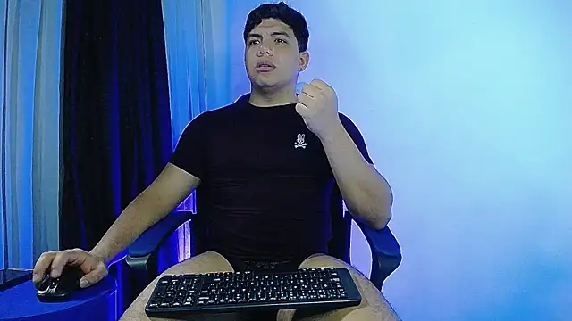 Uriel Ray  online show from March 2, 9:33 pm