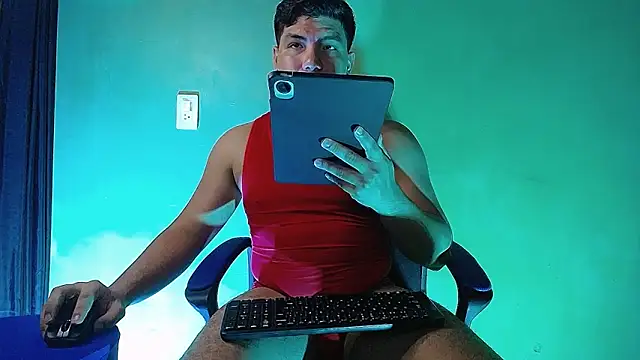 Uriel Ray  online show from February 24, 10:43 pm