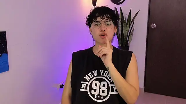 jeroharper  online show from April 14, 7:41 pm