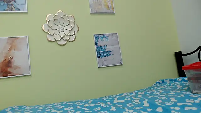 skinnysexy18 online show from May 6, 8:02 pm