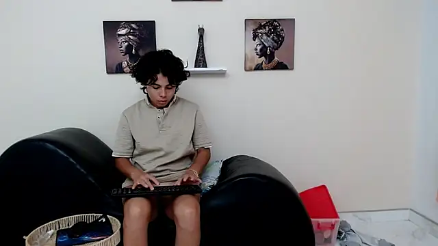 skinnysexy18 online show from April 7, 2:02 am