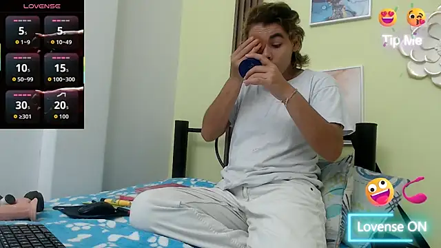 skinnysexy18 online show from May 23, 6:29 pm