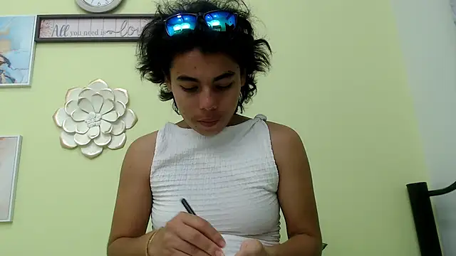 skinnysexy18 online show from May 4, 7:50 pm