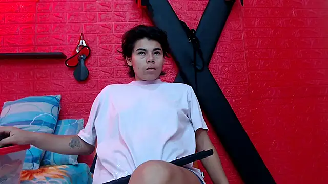 skinnysexy18 online show from March 1, 1:11 pm