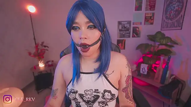 violette clerk1  online show from April 17, 9:50 pm