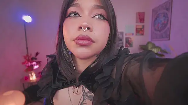 Snapshot of violette_clerk1_ chatting on February 24, 8:10 pm violette clerk1 online show from February 24, 8:10 pm