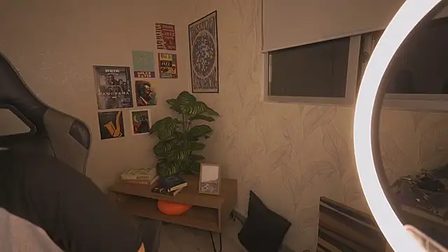 Snapshot of violette_clerk1_ chatting on February 20, 12:18 am violette clerk1 online show from February 20, 12:18 am