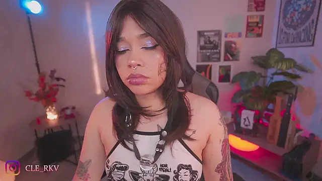 violette clerk1  online show from March 28, 10:22 pm