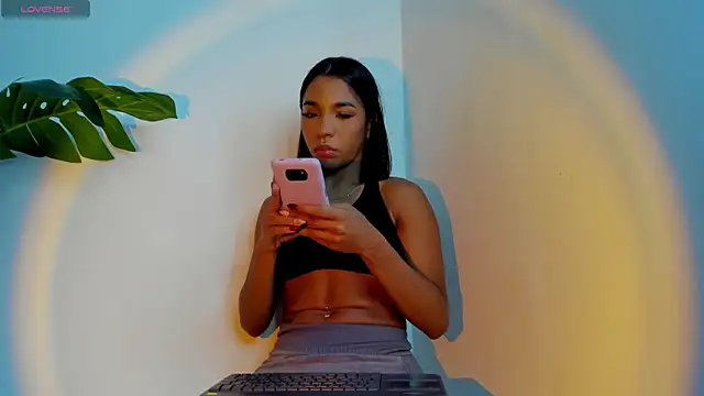 zara leee online show from April 14, 10:26 pm