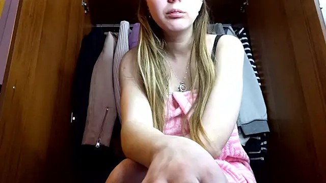 VictoriaDeese online show from March 11, 3:55 am