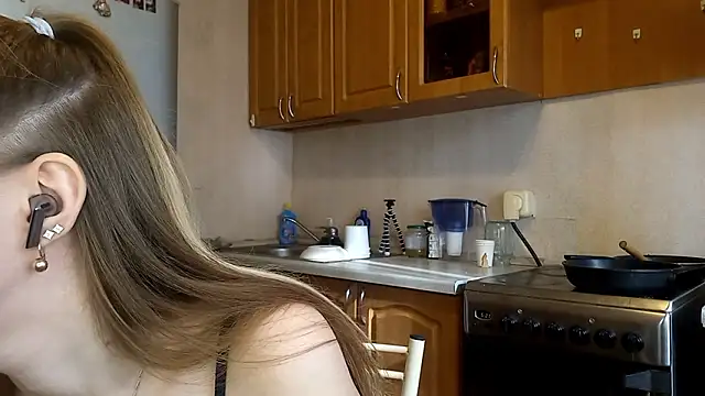 VictoriaDeese online show from February 18, 8:33 am