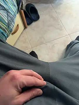 Snapshot of D4n13l47 chatting on February 26, 2:17 pm D4n13l47 online show from February 26, 2:17 pm