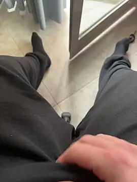 Snapshot of D4n13l47 chatting on March 3, 1:40 pm D4n13l47 online show from March 3, 1:40 pm