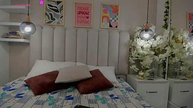 Mia Bailey  online show from March 27, 3:04 am