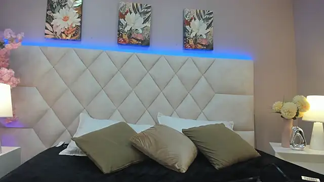 Mia Bailey  online show from April 14, 3:22 am