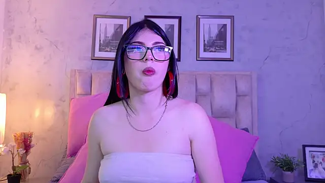 IsabellaRossi online show from May 6, 8:35 pm