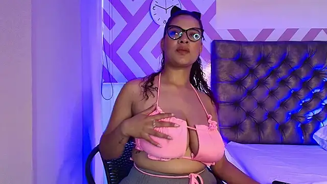 Snapshot of Violeta_Collins chatting on February 27, 2:39 pm Violeta Collins online show from February 27, 2:39 pm