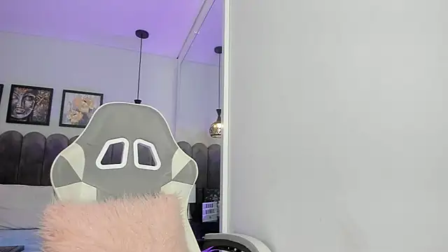 Bella  Peach online show from May 2, 3:34 am