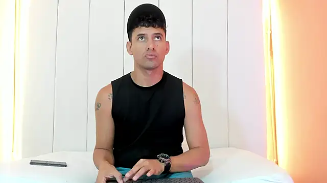 Snapshot of STEVEN_OS chatting on July 23, 7:32 pm STEVEN OS online show from July 23, 7:32 pm