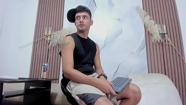 Snapshot of STEVEN_OS chatting on July 17, 7:33 pm STEVEN OS online show from July 17, 7:33 pm