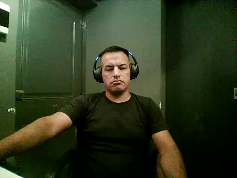 Snapshot of Valenthe26 chatting on February 17, 5:38 am Valenthe26 online show from February 17, 5:38 am