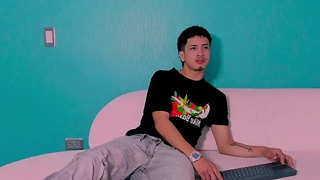 Snapshot of Youdoll_ chatting on February 26, 1:33 pm Youdoll online show from February 26, 1:33 pm