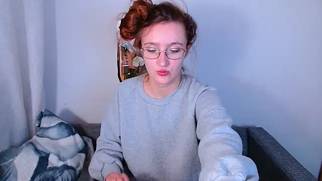 Snapshot of miay_here_ chatting on May 26, 4:49 pm miay here online show from May 26, 4:49 pm