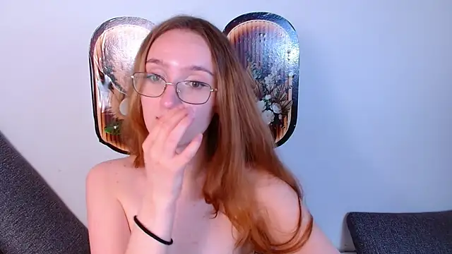 Snapshot of miay_here_ chatting on May 1, 4:45 pm miay here online show from May 1, 4:45 pm