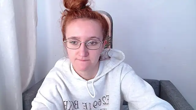 Snapshot of miay_here_ chatting on July 4, 9:48 am miay here online show from July 4, 9:48 am