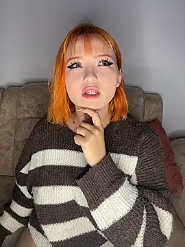 Snapshot of alysson_As chatting on August 2, 6:12 am alysson As online show from August 2, 6:12 am