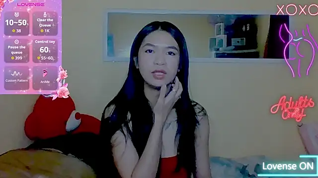 Snapshot of Luna_Moonfang chatting on June 25, 9:47 am Luna Moonfang online show from June 25, 9:47 am