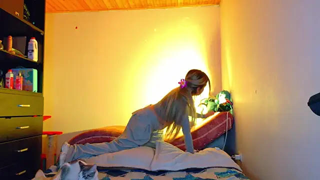 saradiazxxx online show from August 1, 5:49 am