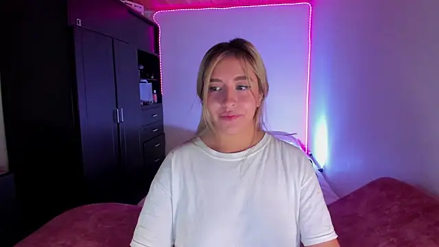 saradiazxxx online show from April 11, 5:15 am