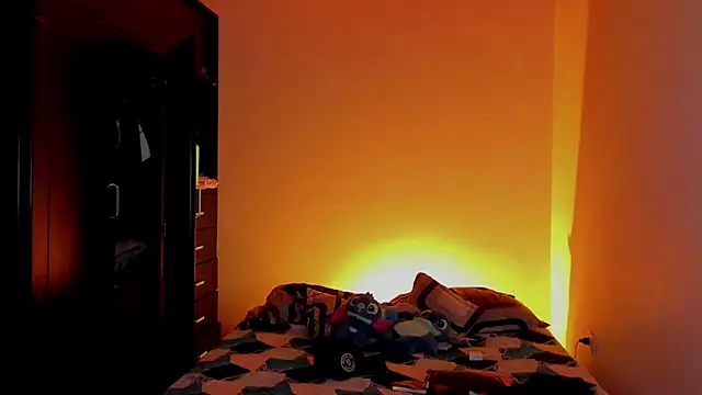 saradiazxxx online show from March 25, 5:40 am