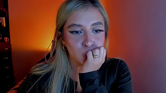 saradiazxxx online show from March 29, 8:27 am