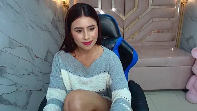 Snapshot of Elizabeth__r chatting on February 18, 6:11 am Elizabeth r online show from February 18, 6:11 am