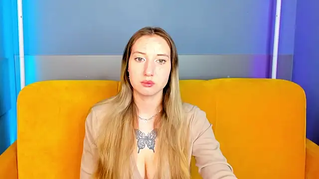 Snapshot of JollyBlondy chatting on February 24, 1:39 am JollyBlondy online show from February 24, 1:39 am