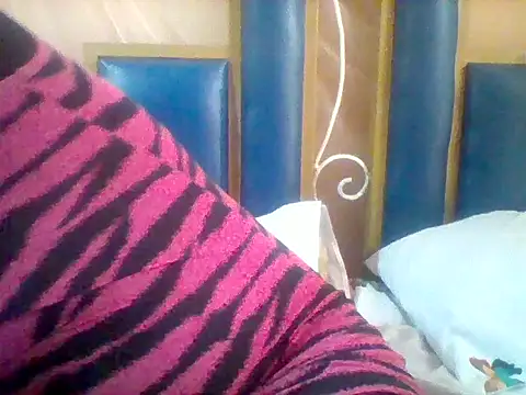 Snapshot of zee66658 chatting on June 3, 1:23 pm zee66658 online show from June 3, 1:23 pm