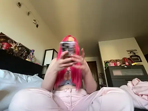 pinkhairfun16 online show from March 11, 10:48 pm