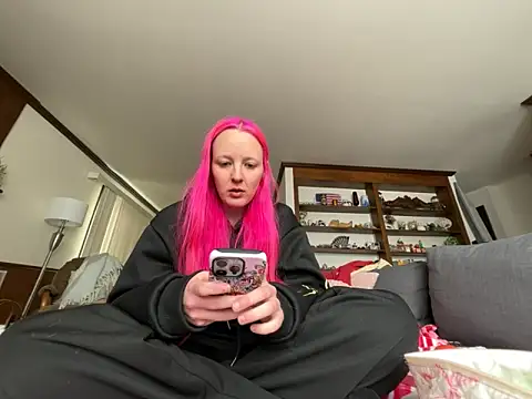 pinkhairfun16 online show from March 18, 6:09 pm