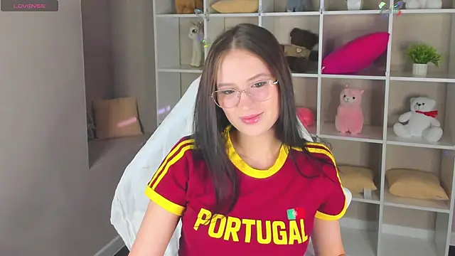 Miaa Hill online show from April 14, 11:15 am