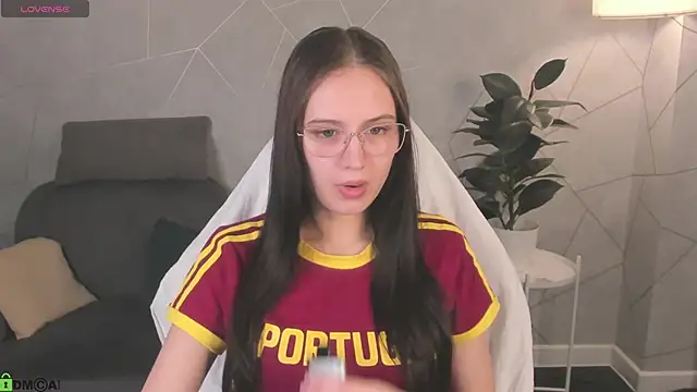 Miaa Hill online show from April 16, 11:33 am