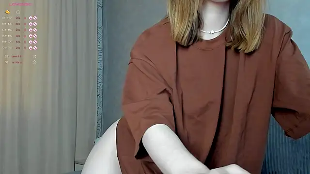 Snapshot of SunFlowerHoney chatting on August 3, 11:38 am SunFlowerHoney online show from August 3, 11:38 am