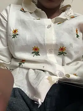 meenu cuties online show from March 31, 10:45 pm