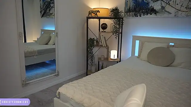 ChristySummeer online show from March 6, 10:05 pm